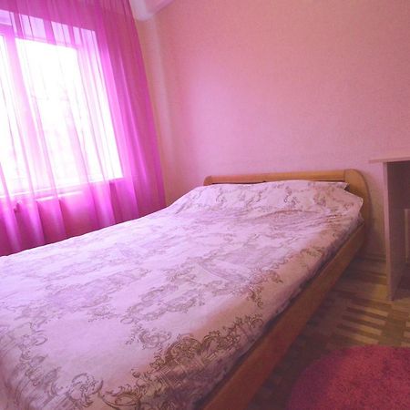 Guest House Otradny For 3 Rooms Kiev Esterno foto
