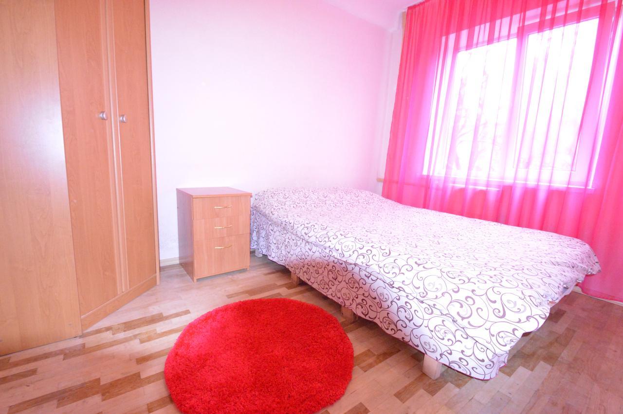Guest House Otradny For 3 Rooms Kiev Esterno foto